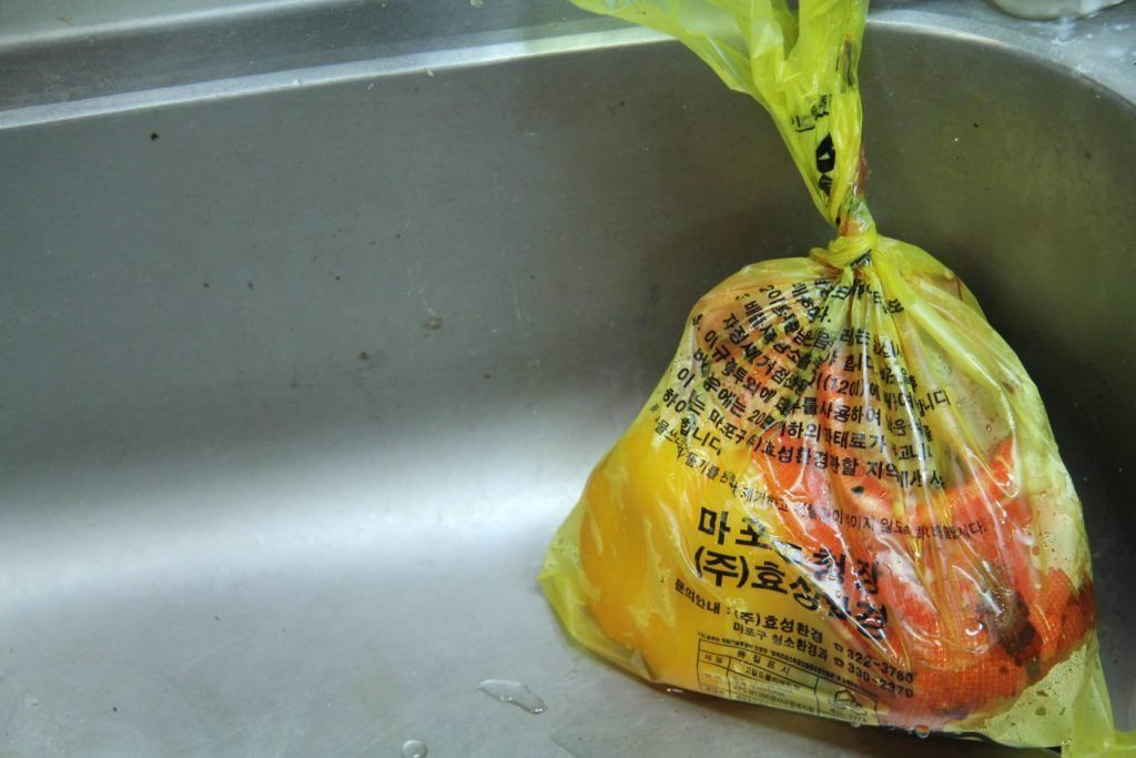 food-waste-trash-bag.jpeg